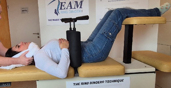 traitement d&eacute;compressif d'une hernie cervicale - Ring Dinger Technique